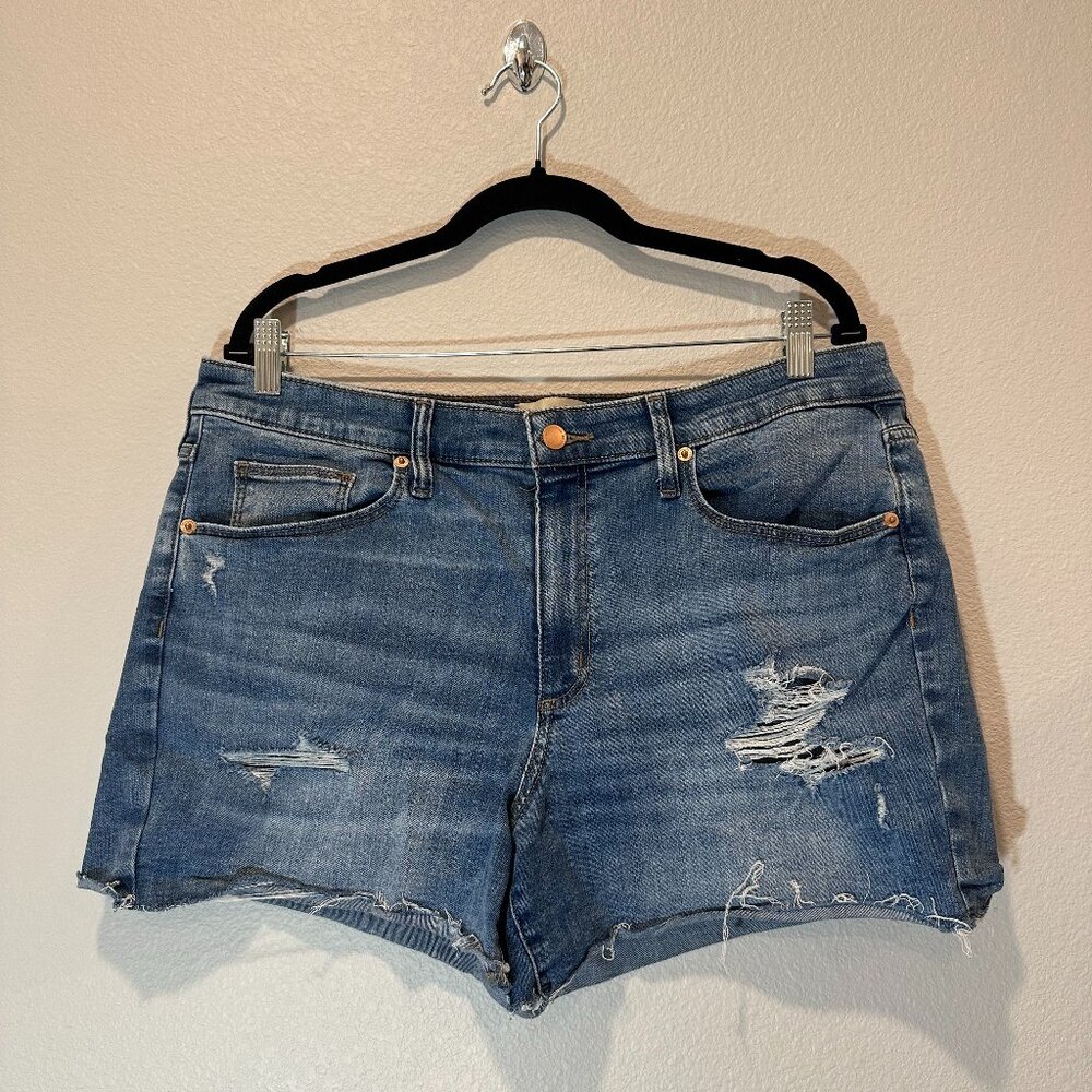 Universal Thread High-Rise Midi Denim Shorts – Medium Wash